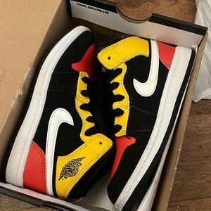 Jordan 1 MID SE